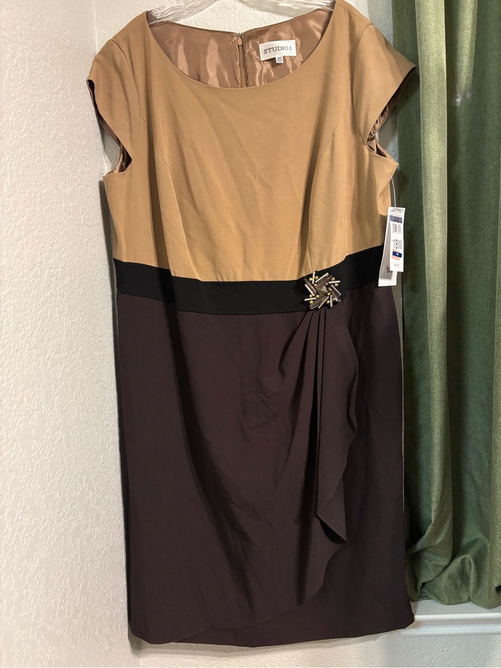 Studio 1Two-Tone Tan and Brown Sheath Dress